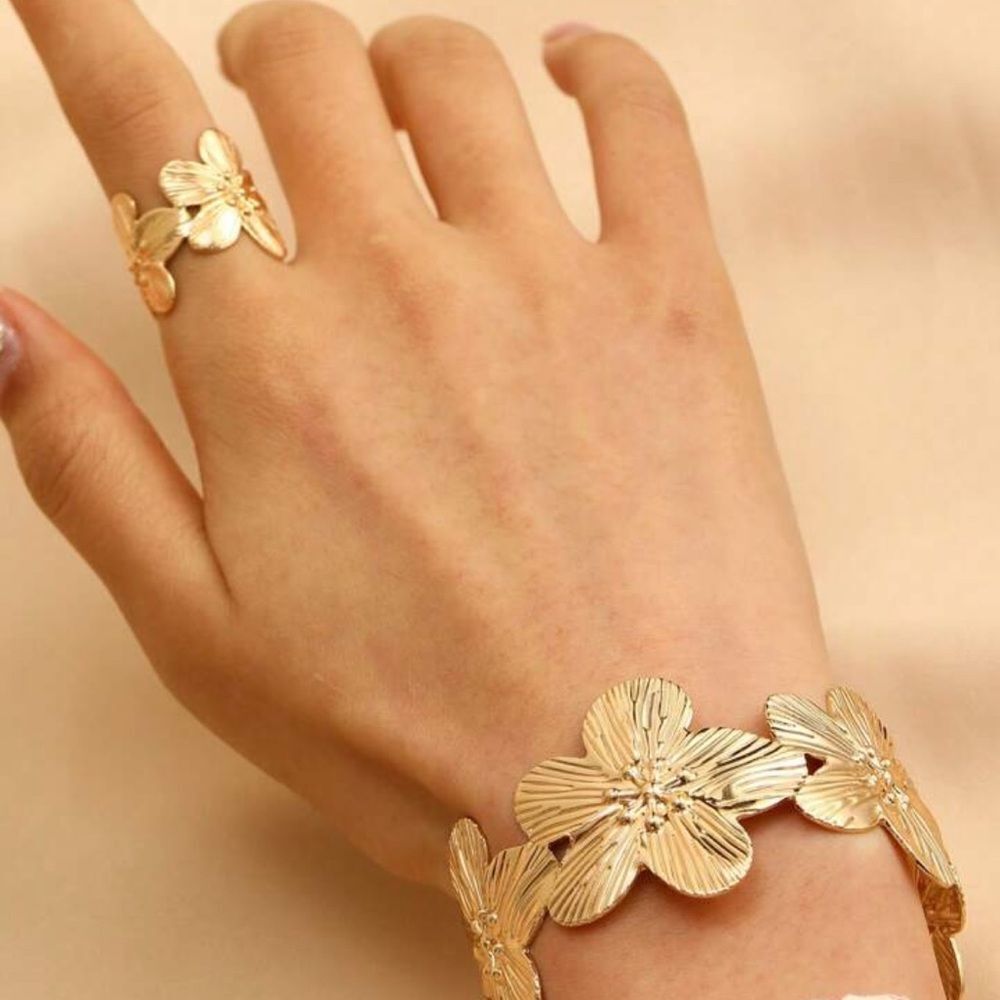 Gold Floral Ring A1209